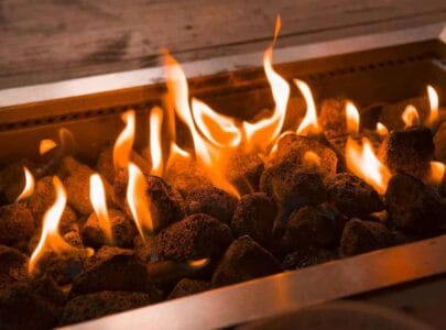 Gas vs Wood Fire Pit - everymanscave.com