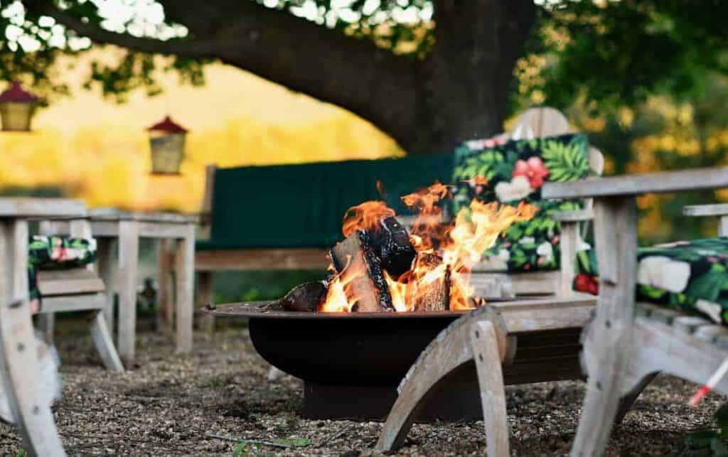Gas vs Wood Fire Pit: Which One to Choose? - Every Man's Cave