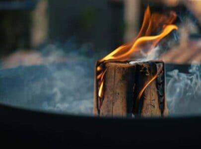 Best Woods to Burn in a Fire Pit - everymanscave.com