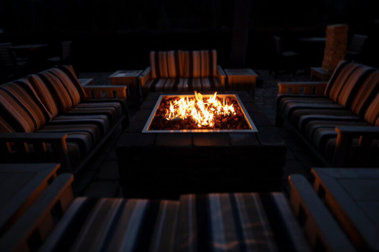 how does a smokeless firepit work