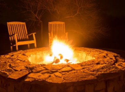 can you burn pine wood in a fire pit